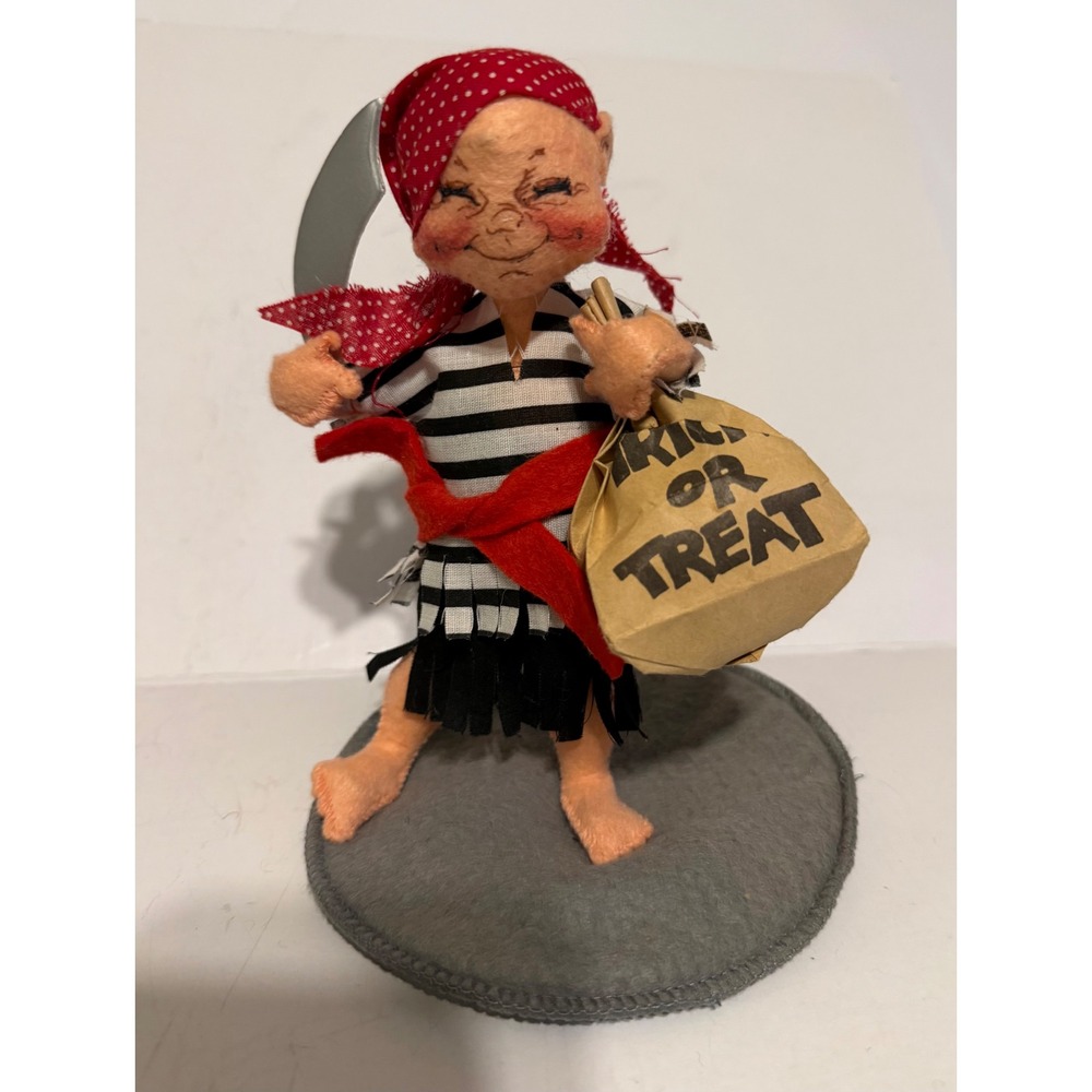 1992 AnnaLee Halloween Trick or Treat Pirate Kid 7"